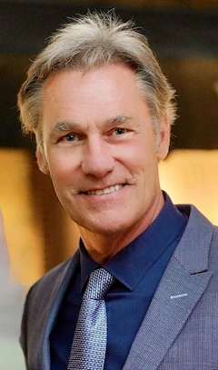 Portrait d’Arnaud Douilly, conseiller immobilier Coldwell Banker à Nice Cimiez